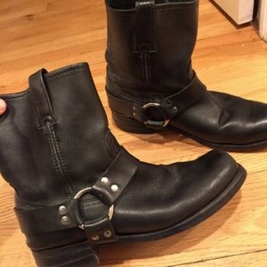 Mens Frye Harness boots. Size 10